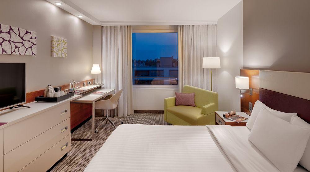 Courtyard By Marriott Zurich North Hotel Exterior photo
