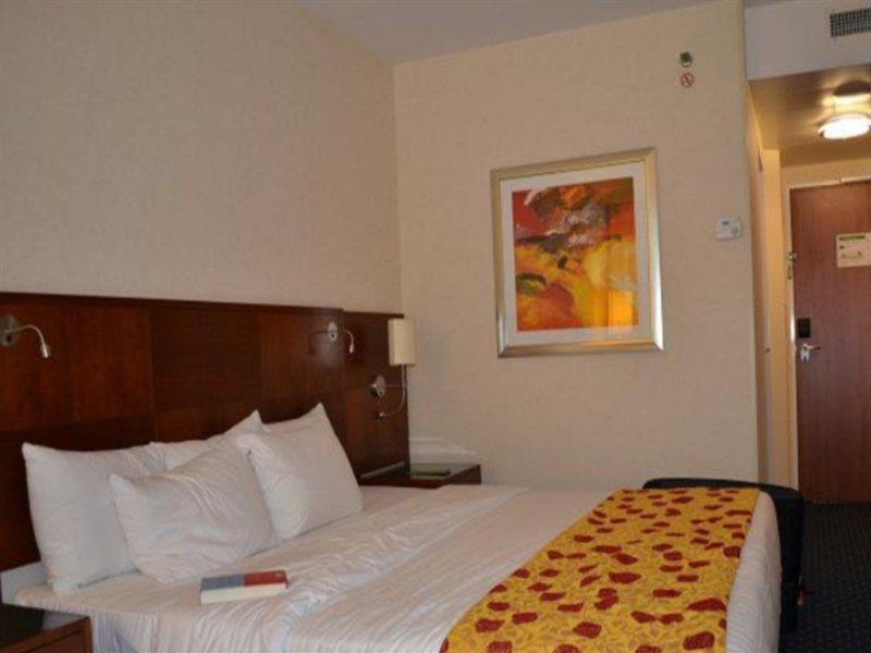 Courtyard By Marriott Zurich North Hotel Exterior photo