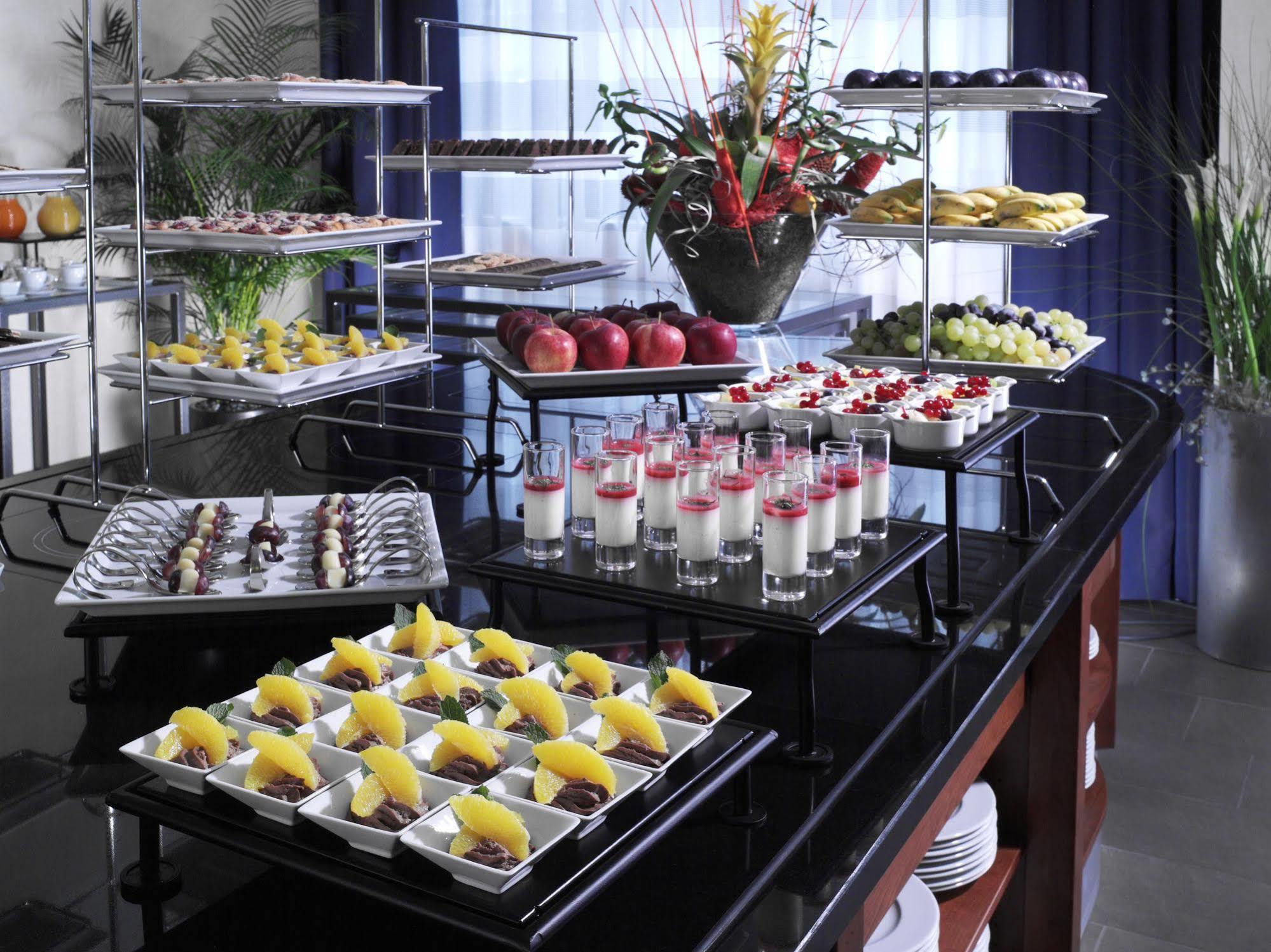 Courtyard By Marriott Zurich North Hotel Restaurant photo